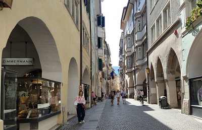 Via dei Portici -katu Bolzanon vanhassakaupungissa