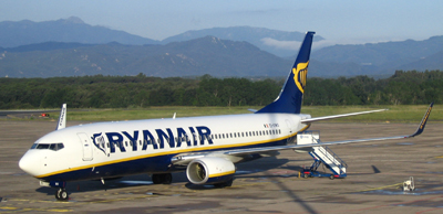 RyanAir:in kone Gironan kentällä Espanjassa
