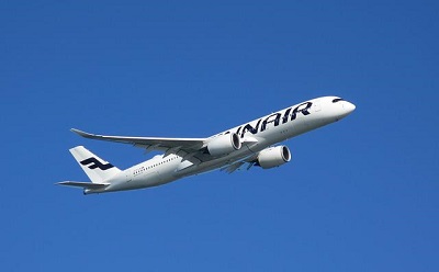 Finnairin lentokone lähdössä nousuun.